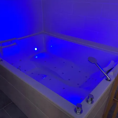 Studio Cosy Avec Jacuzzi Privatif Et Terrasse Hazebrouck Exterior photo