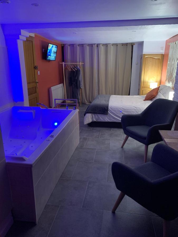 Cosy Avec Jacuzzi Privatif Et Terrasse Apartment Hazebrouck